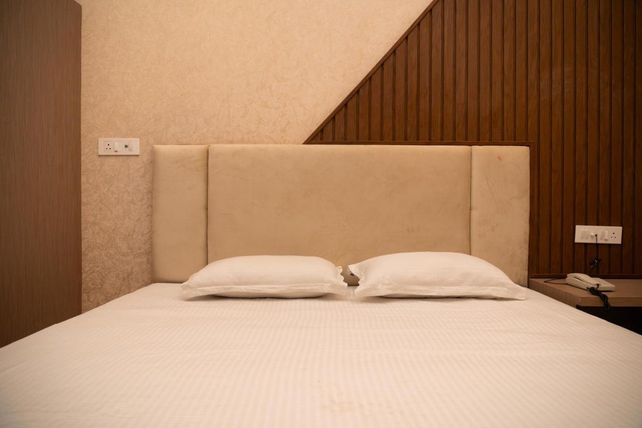 Holy Land Hotell Varanasi Exteriör bild