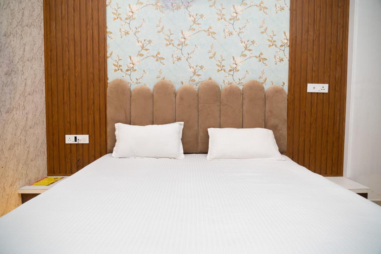 Holy Land Hotell Varanasi Exteriör bild