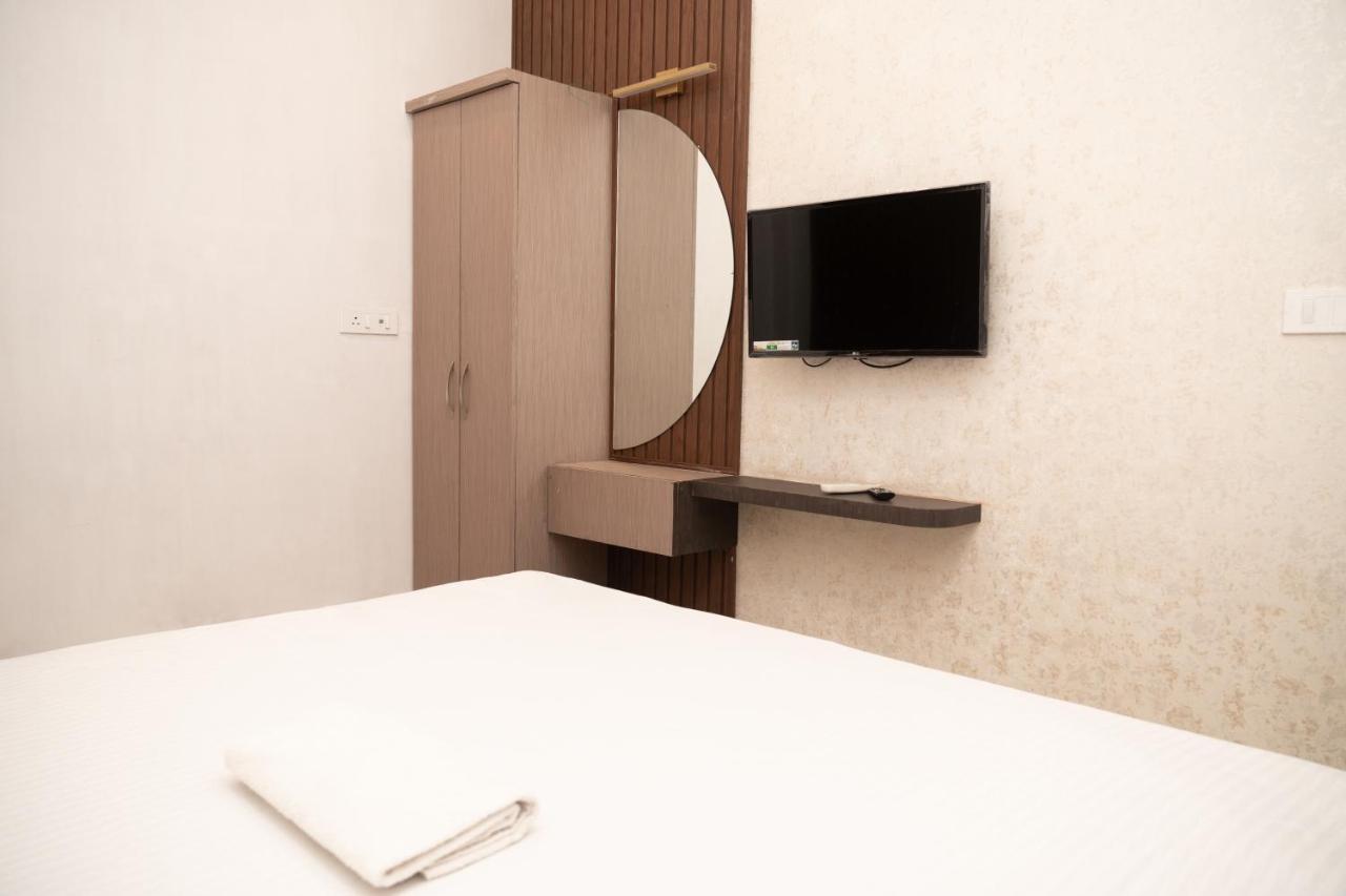 Holy Land Hotell Varanasi Exteriör bild