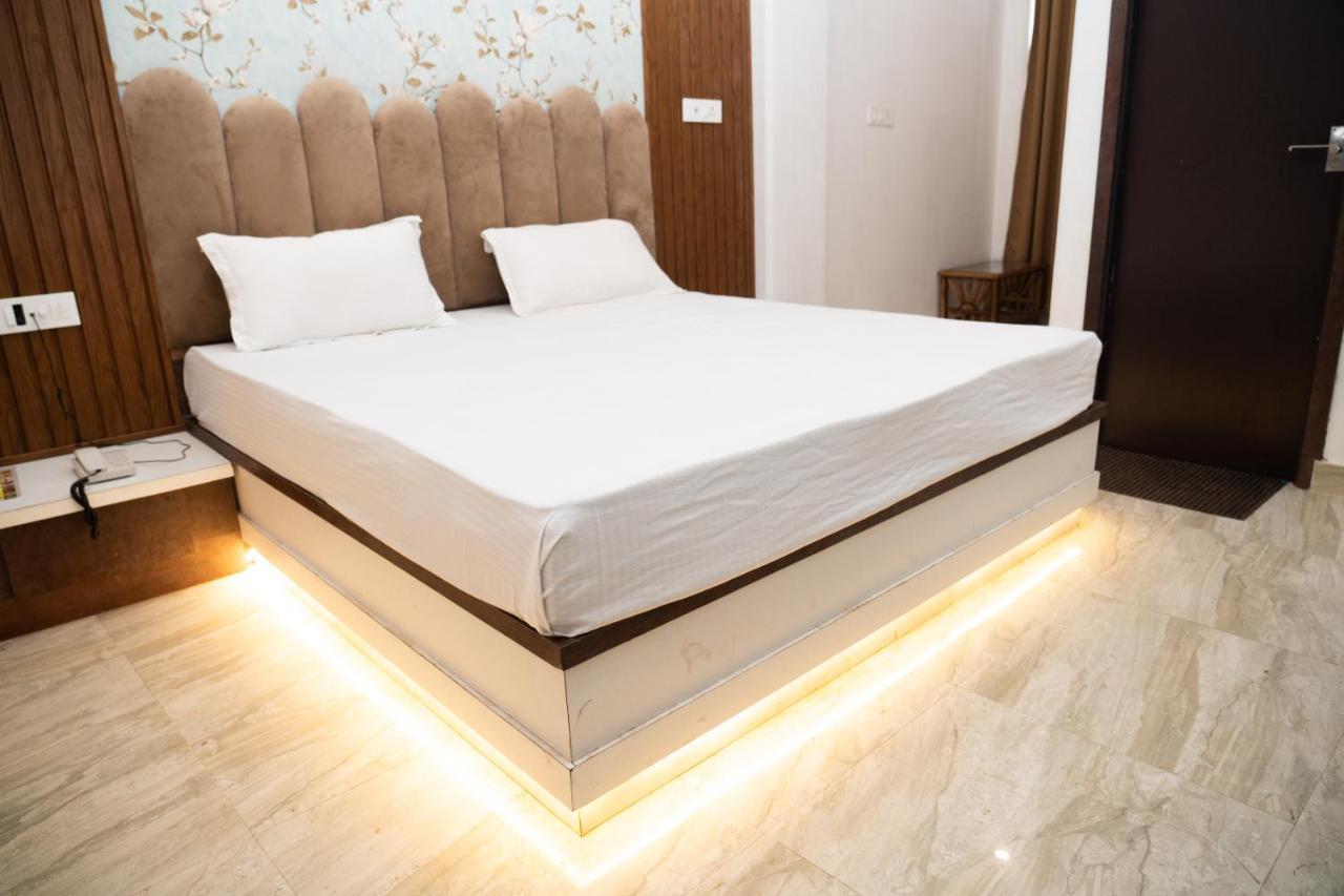 Holy Land Hotell Varanasi Exteriör bild