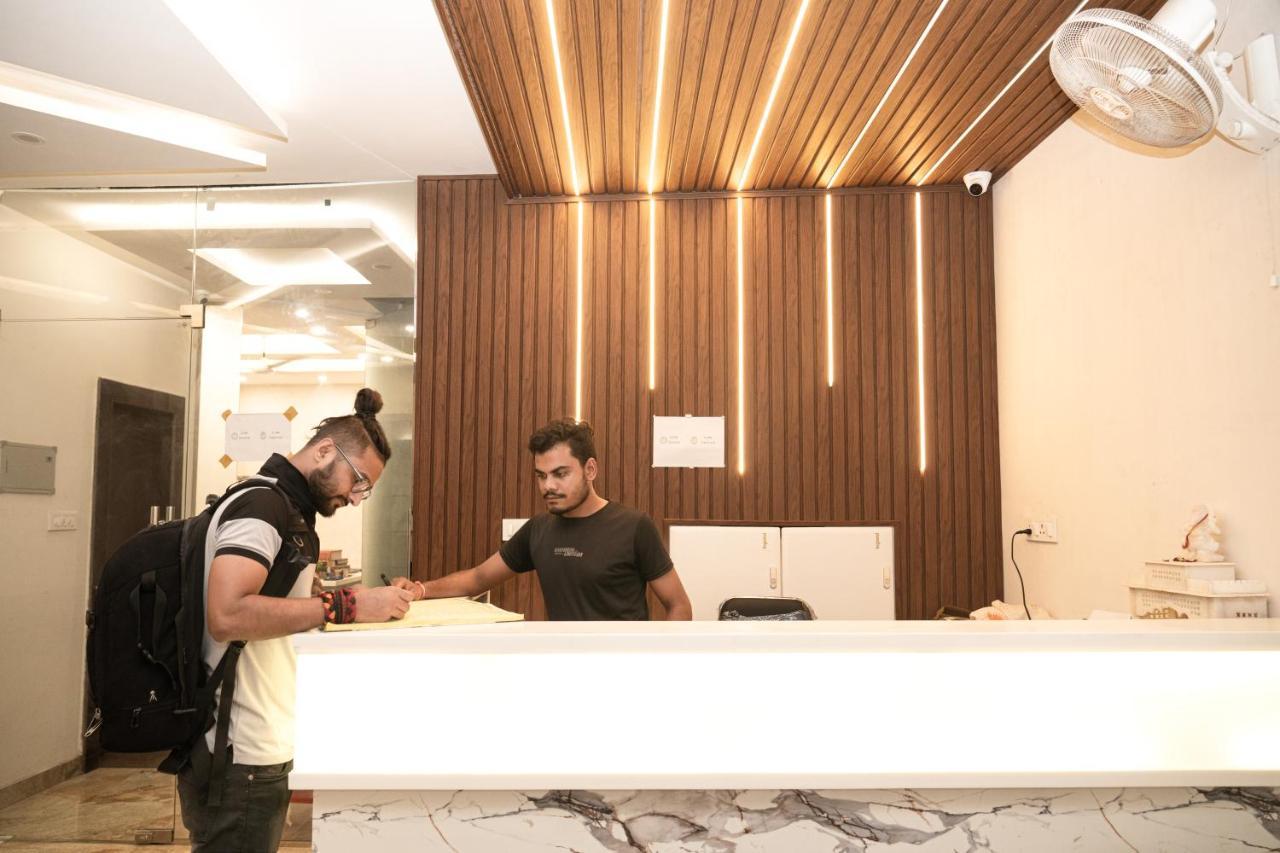 Holy Land Hotell Varanasi Exteriör bild